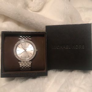 ✨Beautiful Michael Kors Silver Watch✨